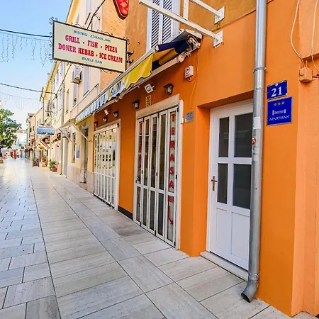 Daire Sleek And Stylish With Sea View - Two Bedroom With Terrace