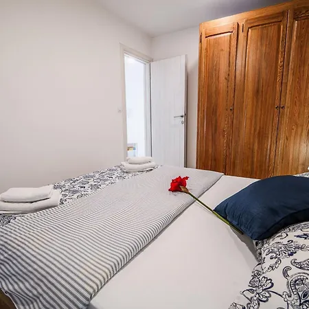 Sleek And Stylish With Sea View - Two Bedroom With Terrace Daire