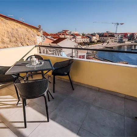 Daire Sleek And Stylish With Sea View - Two Bedroom With Terrace *